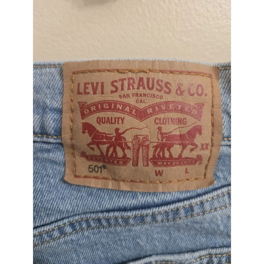 Levi's 501 Original Fit Jeans Men's 31x30 Light Wash‎ Blue Straight Leg 12501